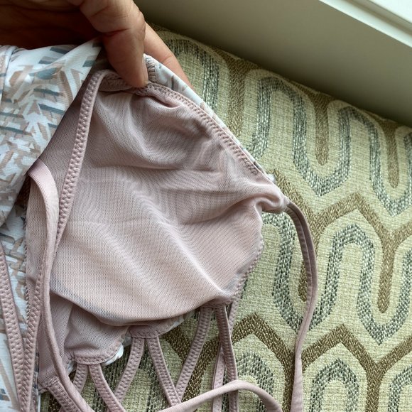 Lot of 2 Victoria Secret Bralettes - Picture 8 of 10